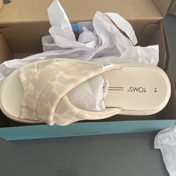 Brand New IN BOX Toms Crossover Sandal 🔥 - Picture 4 of 8